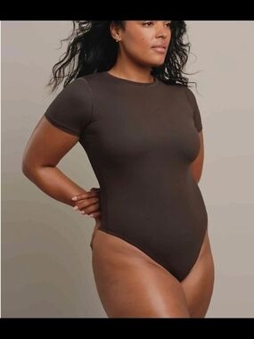 Athleta BodyMove Short Sleeve Crew Bodysuit  color "Truffle", M, NWT